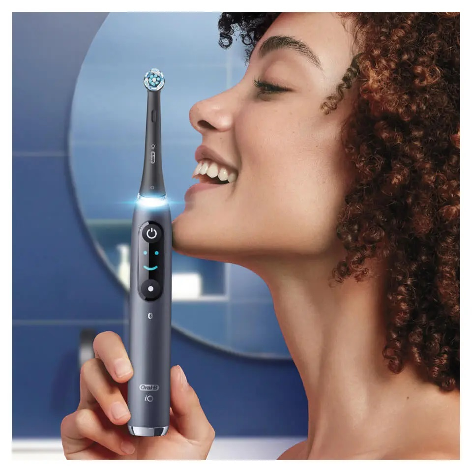oral-b-io9-brushing